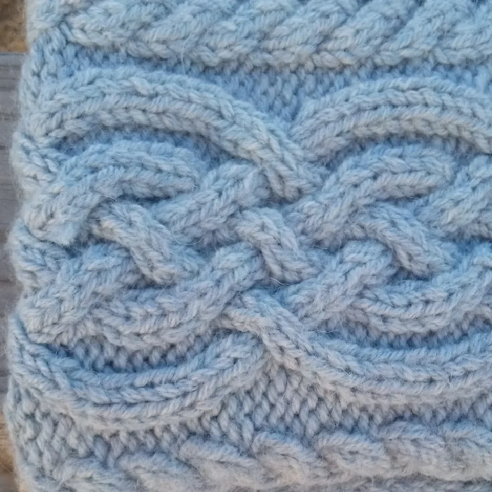 Unisex Chunky Celtic Cables Cowl - Picture 5 of 8